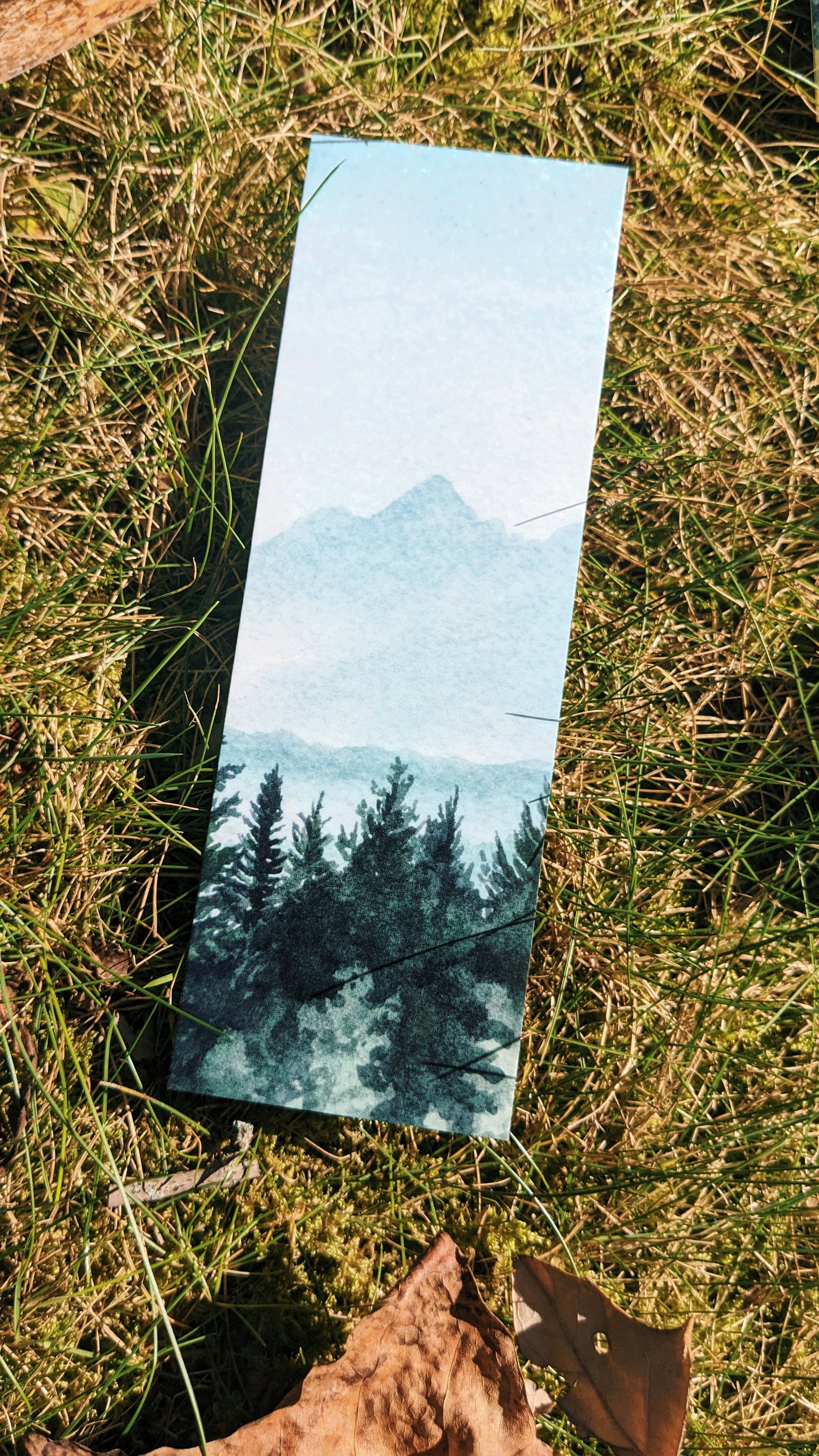 Hazy mountain view - Bookmark